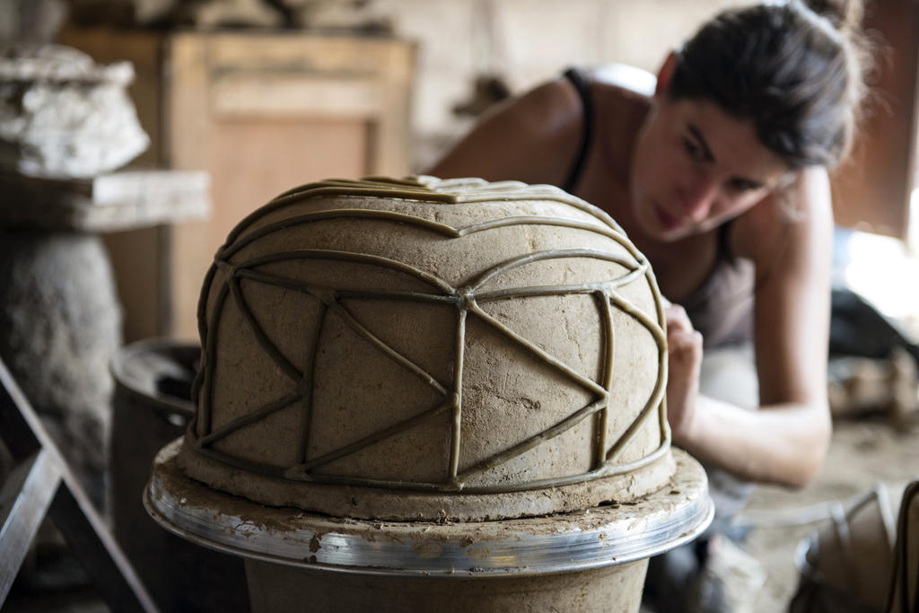 <span class='credits'>© Emile Barret</span>