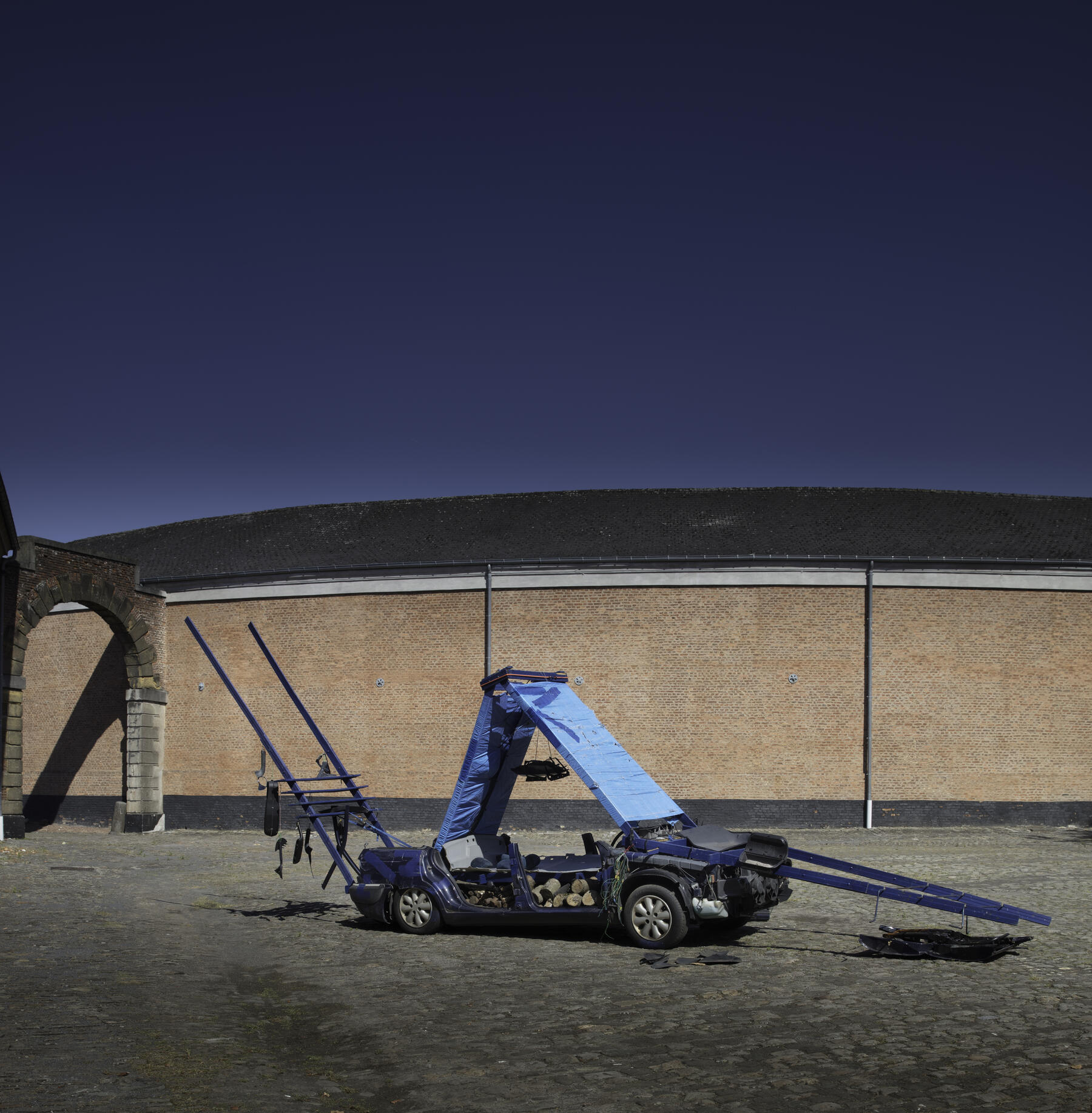 <span class='credits'>&copy; Serge Anton</span>