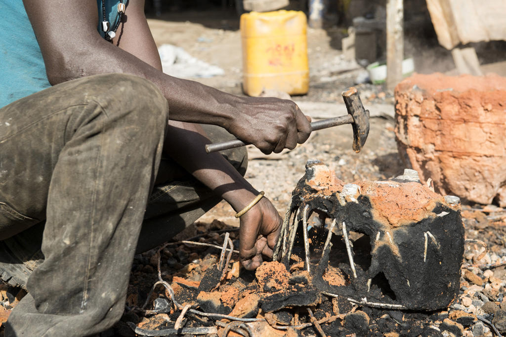 <span class='credits'>© Emile Barret</span>