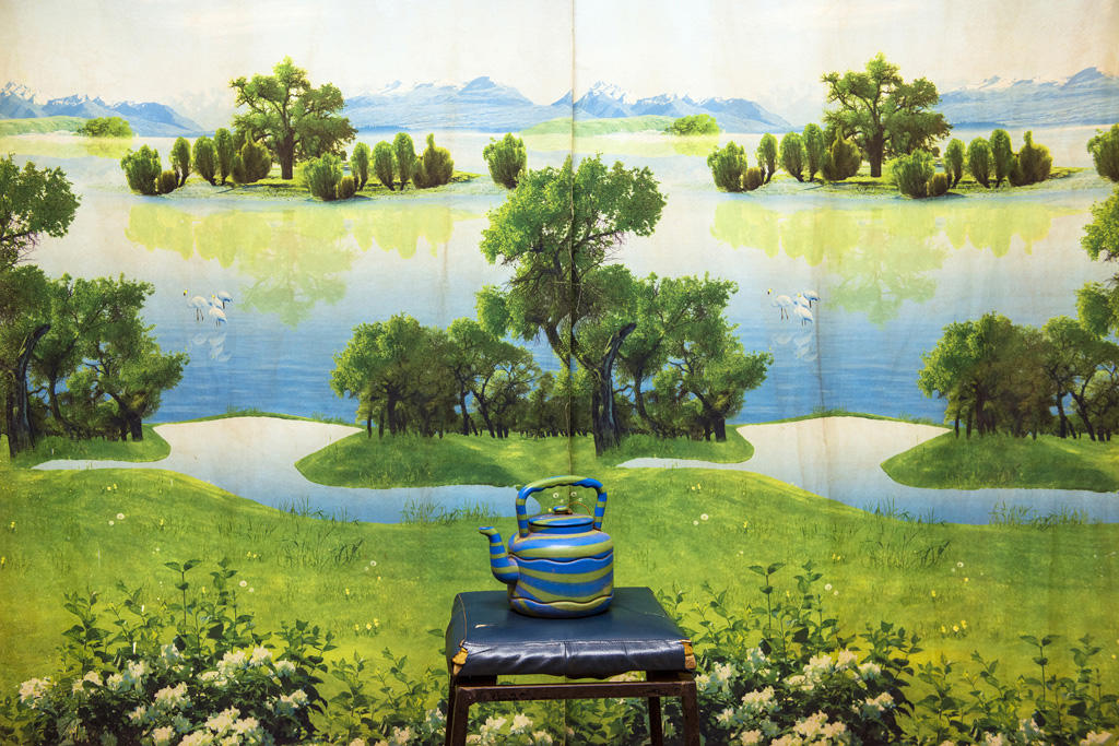 <span class='credits'>© Emile Barret</span>