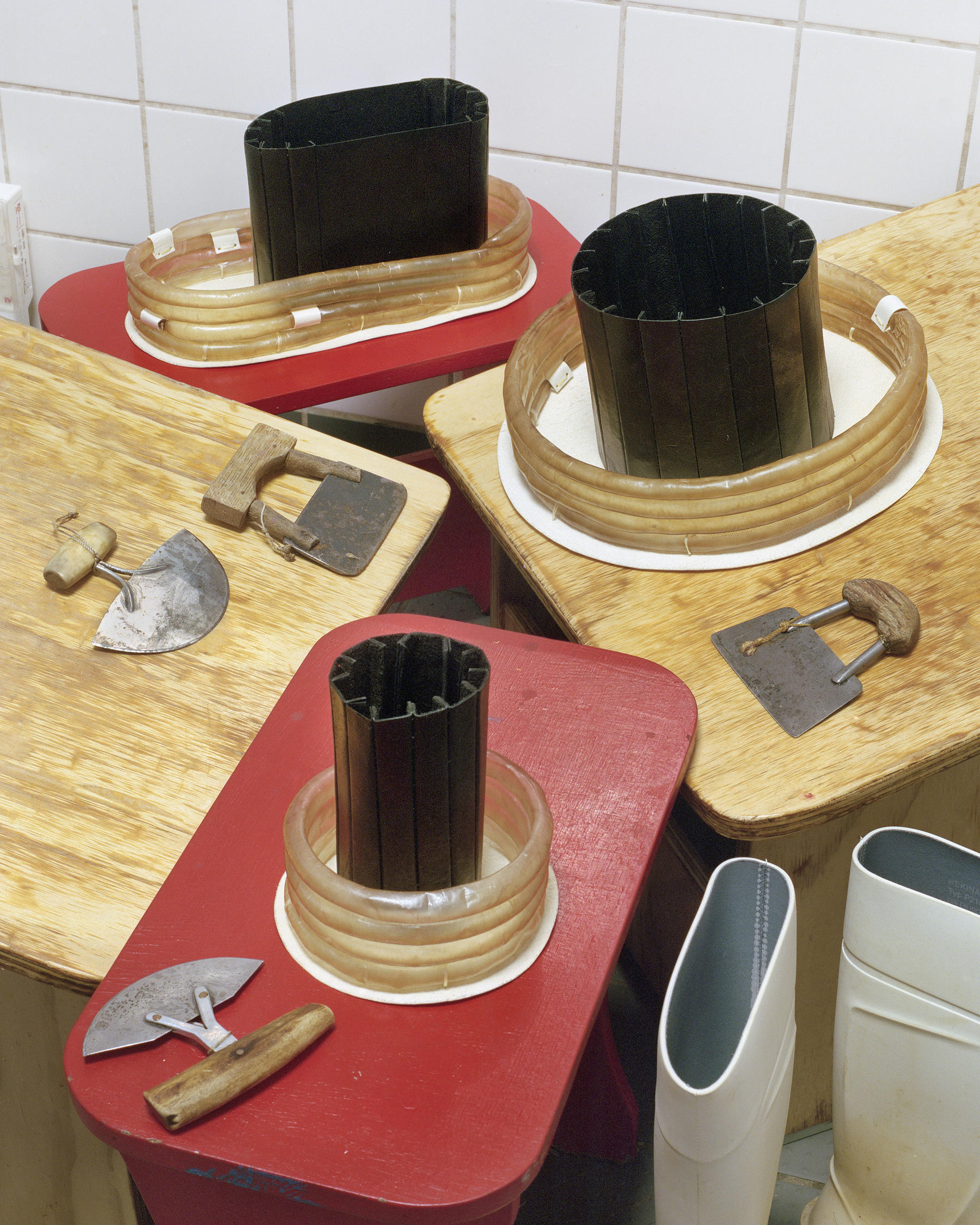 <span class='credits'>© Emile Barret</span>