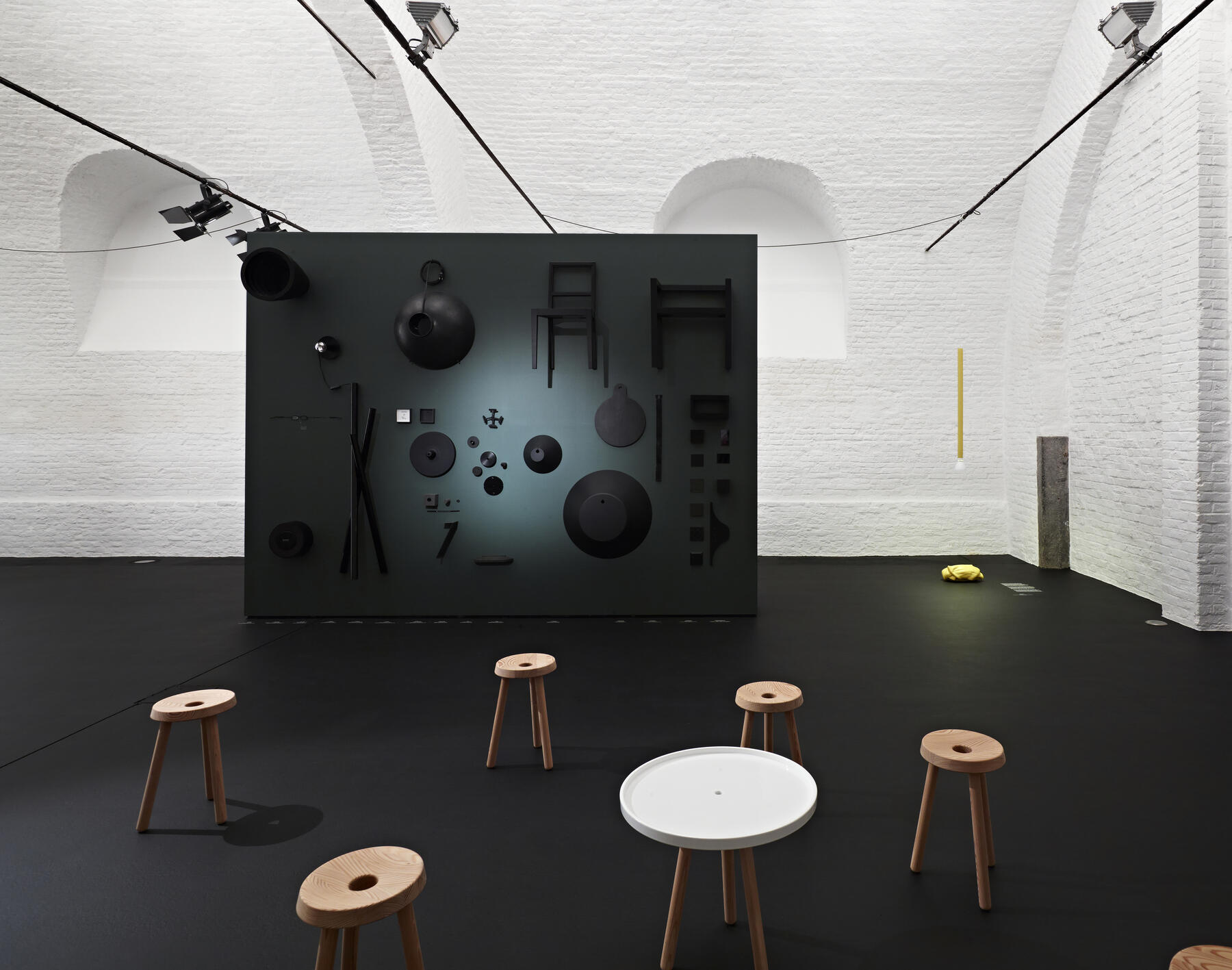 <span class='credits'>&copy; Lenzer</span>